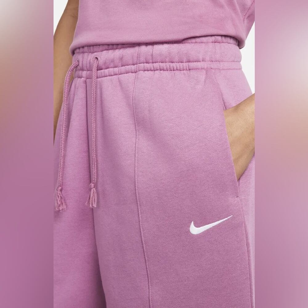 Nike Essential Loose Fit High Rise Light Bordeaux Fleece Lined Sweat Shorts S - Picture 2 of 10